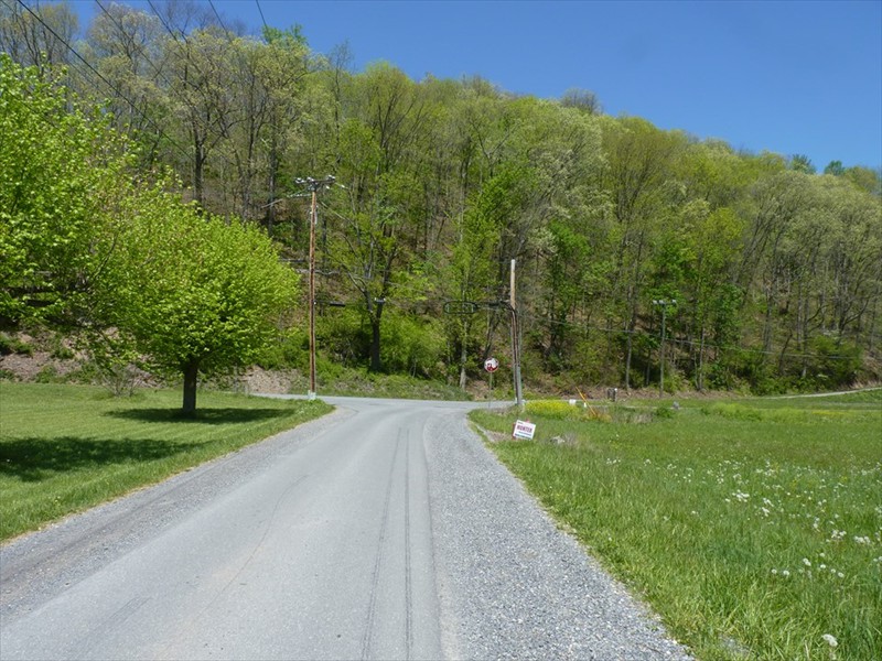 Cty. 15 intersection with State 3 at Pence Springs.  Store is to the right.  Bike route is to the left.